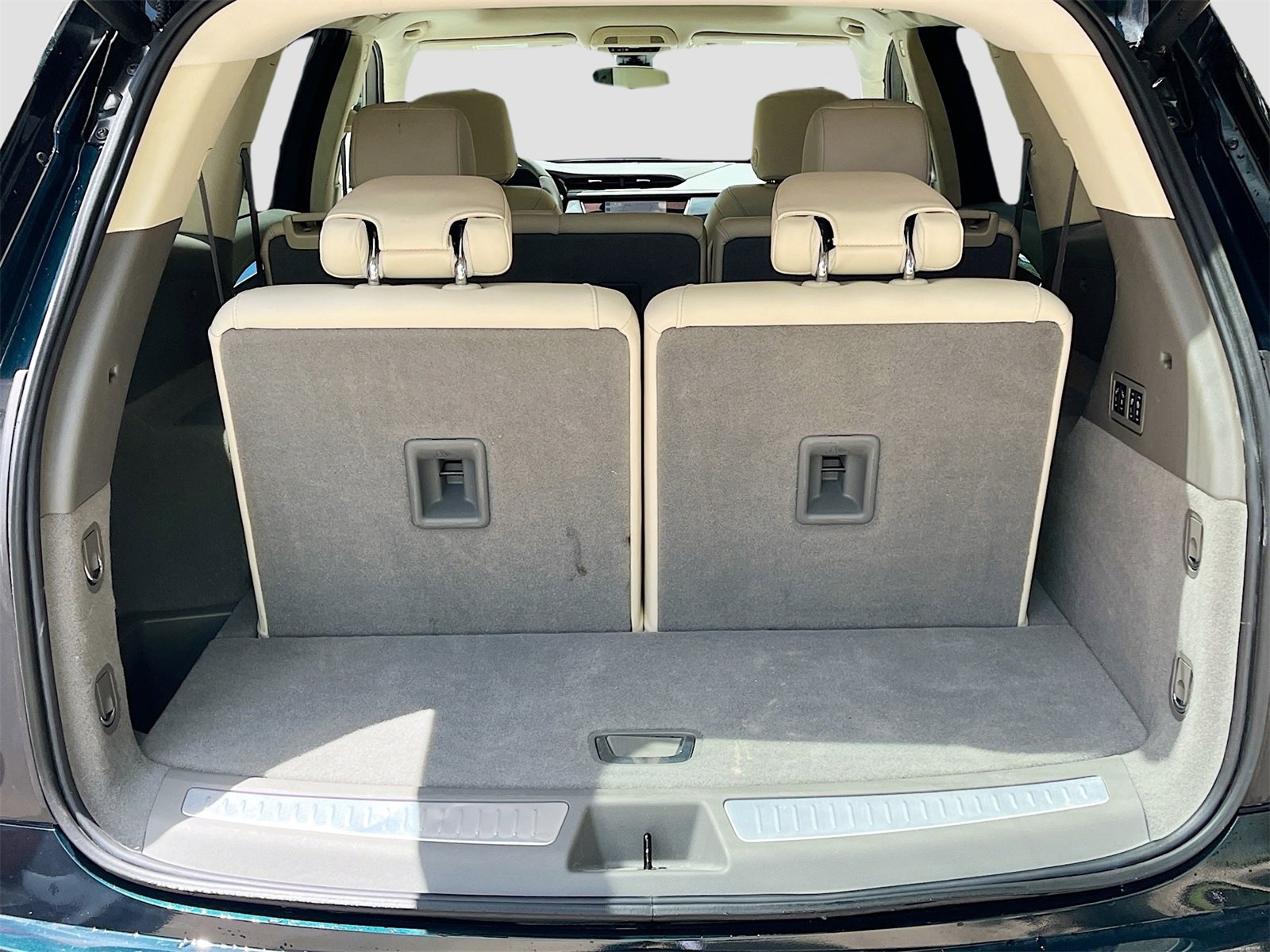 Used 2024 Cadillac XT6 Premium Luxury image 28