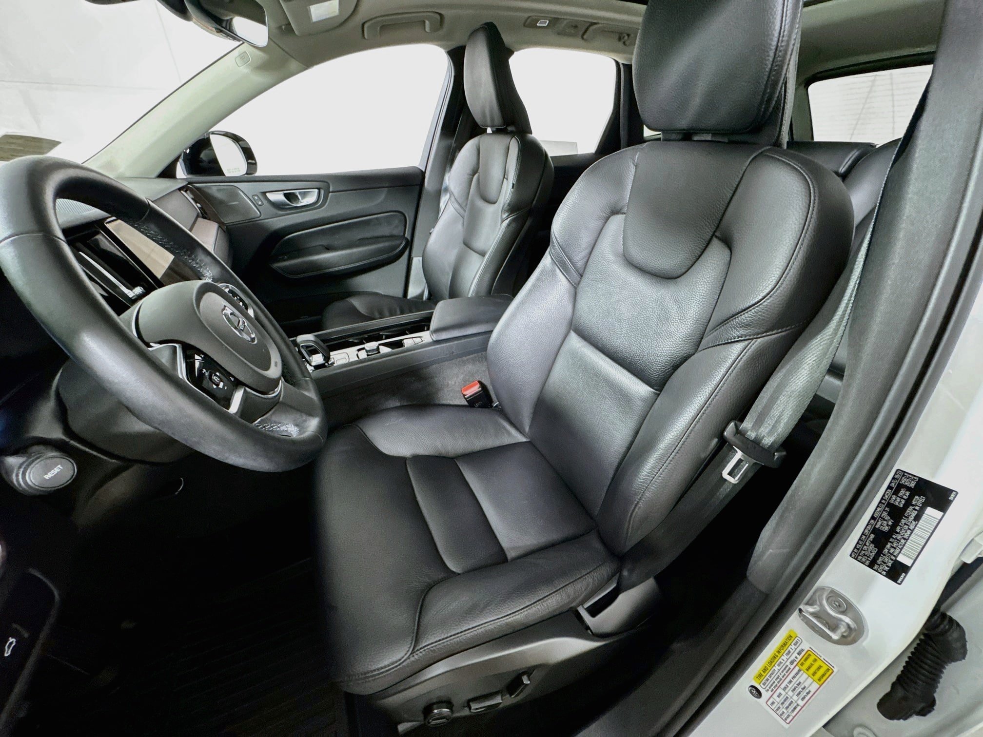 Used 2024 Volvo XC60 B5 Plus w/ Protection Package Premier AWD/4WD image 14