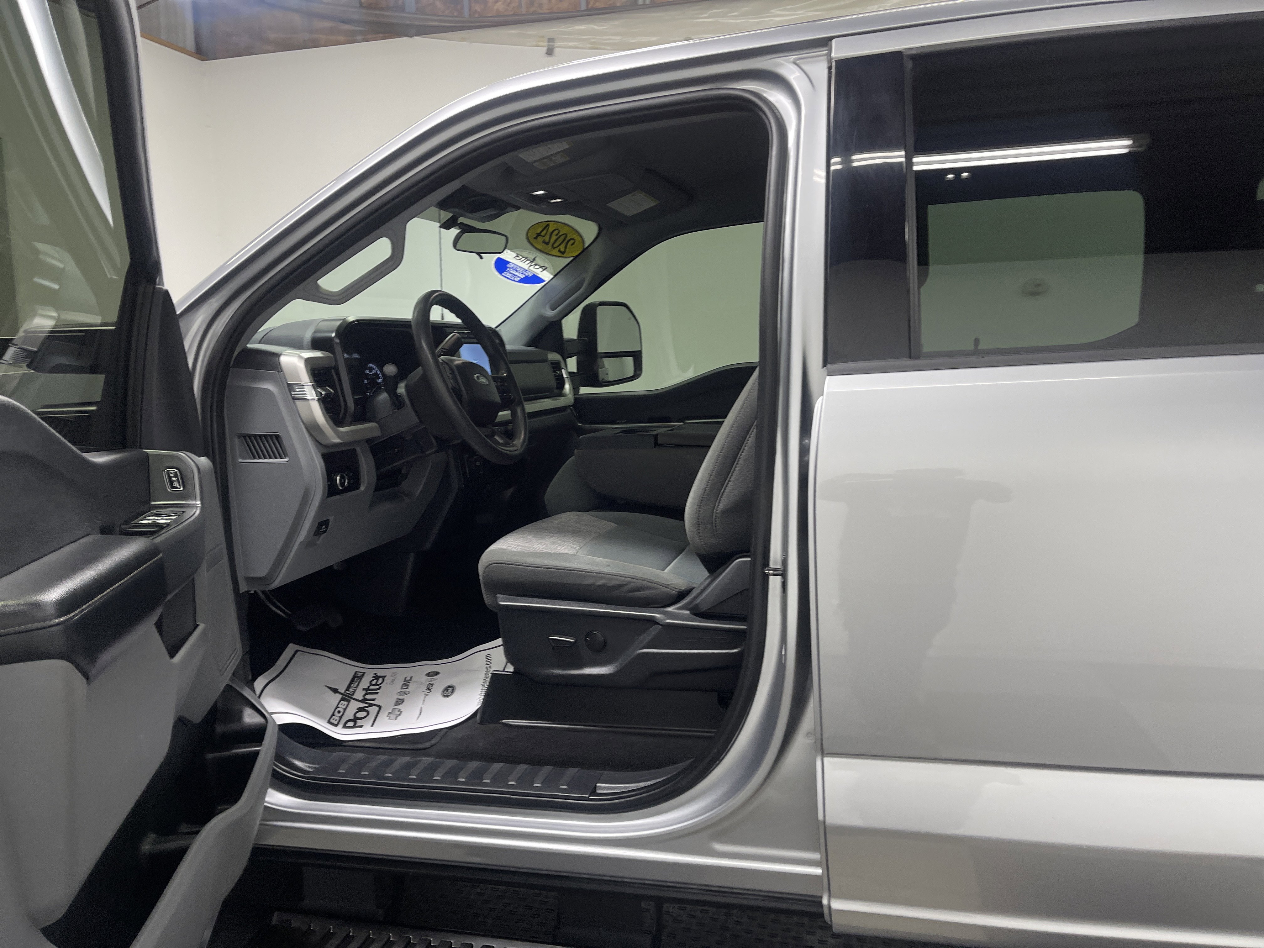 Used 2024 Ford F350 XLT image 9
