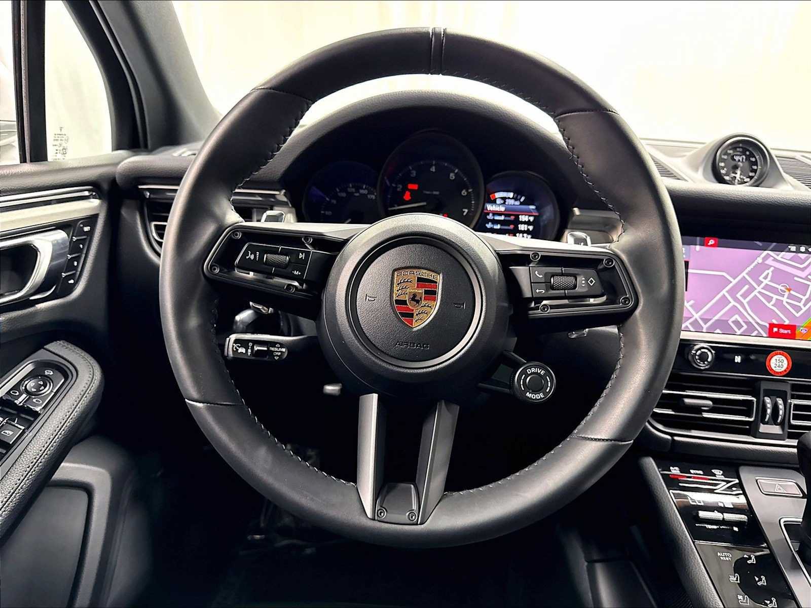 Used 2026 Porsche Macan AWD/4WD image 17