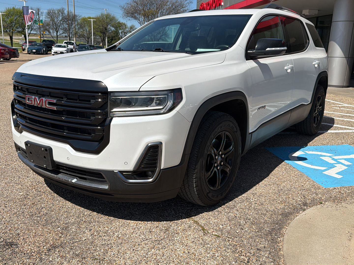 Used 2022 GMC Acadia AT4 w/ Preferred Package image 8