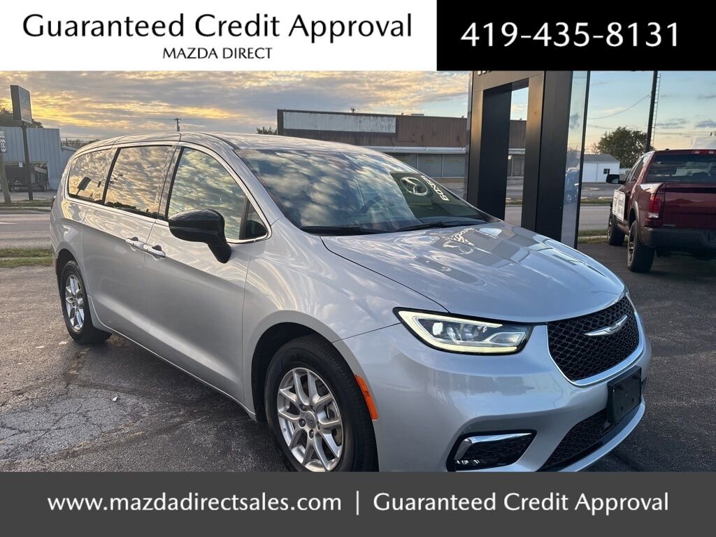 Used 2024 Chrysler Pacifica Touring-L