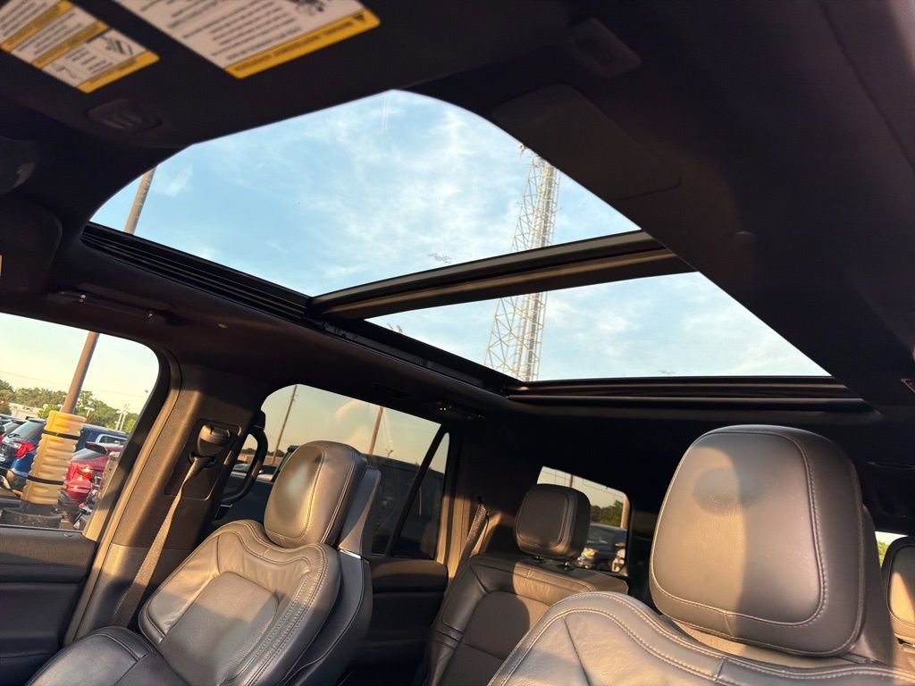 Used 2022 Lincoln Navigator Reserve AWD/4WD image 18