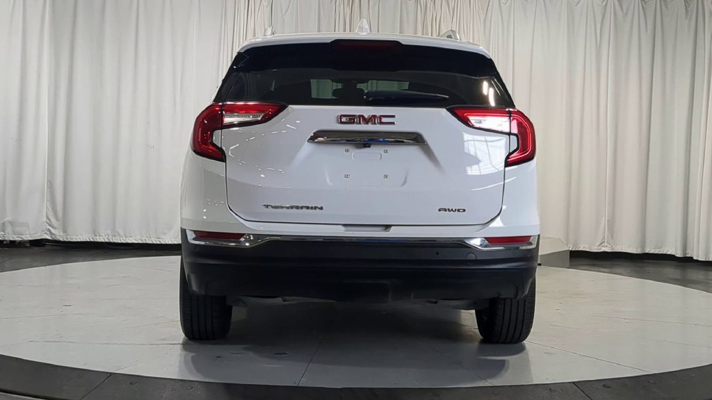 Used 2023 GMC Terrain SLT w/ Tech Package AWD/4WD image 9