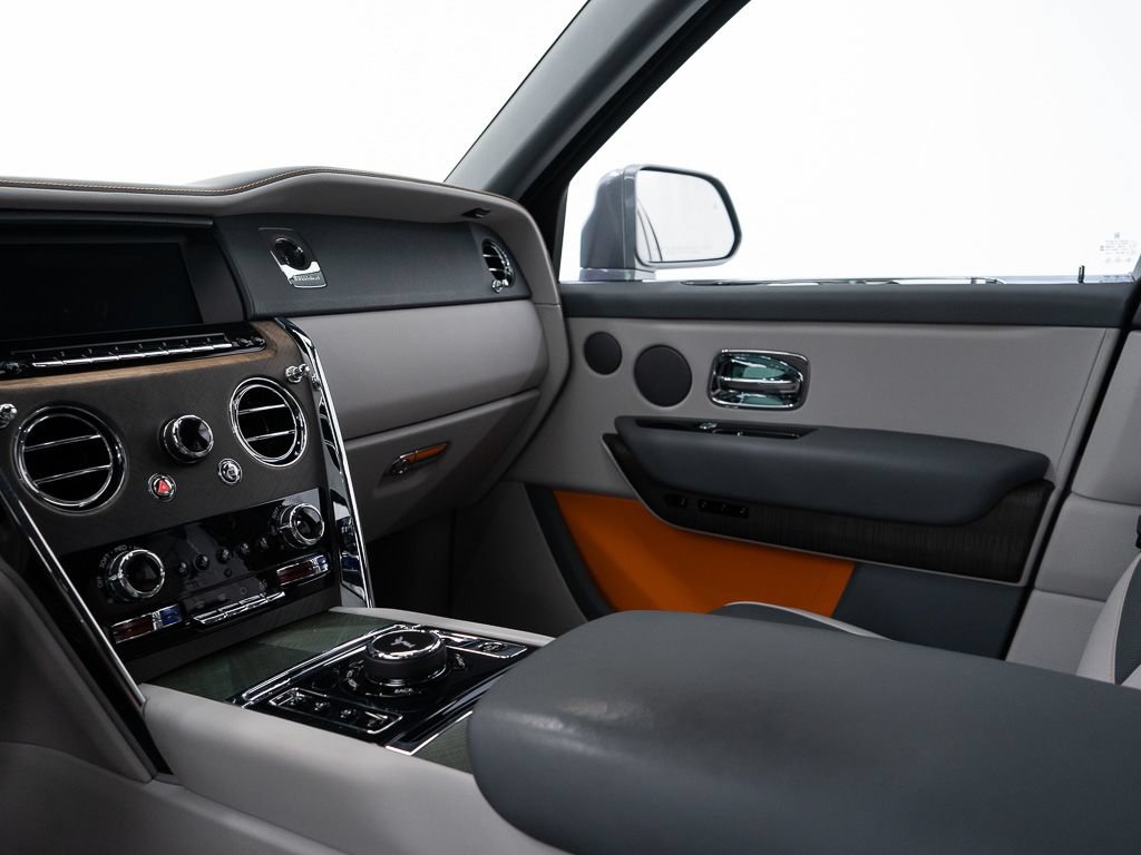 Certified 2023 Rolls-Royce Cullinan w/ Dark Exterior Package AWD/4WD image 35