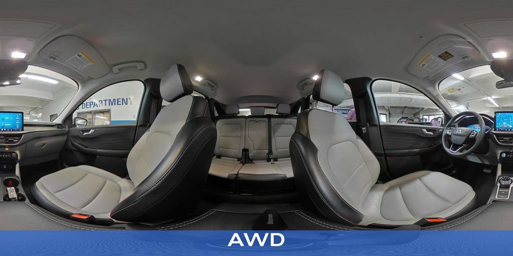 Used 2023 Ford Escape Platinum AWD/4WD image 2