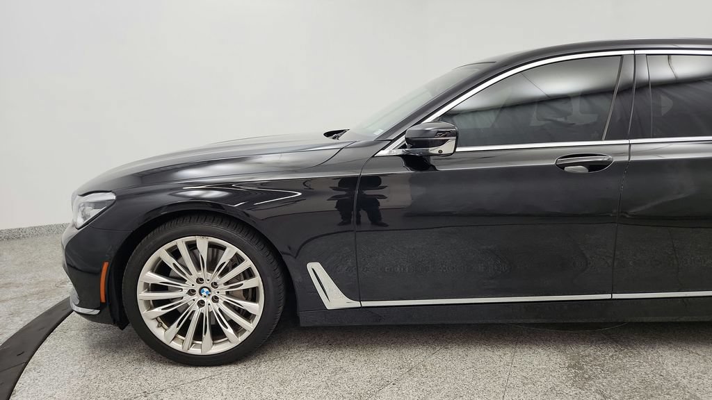 Used 2018 BMW 750i xDrive AWD/4WD image 12