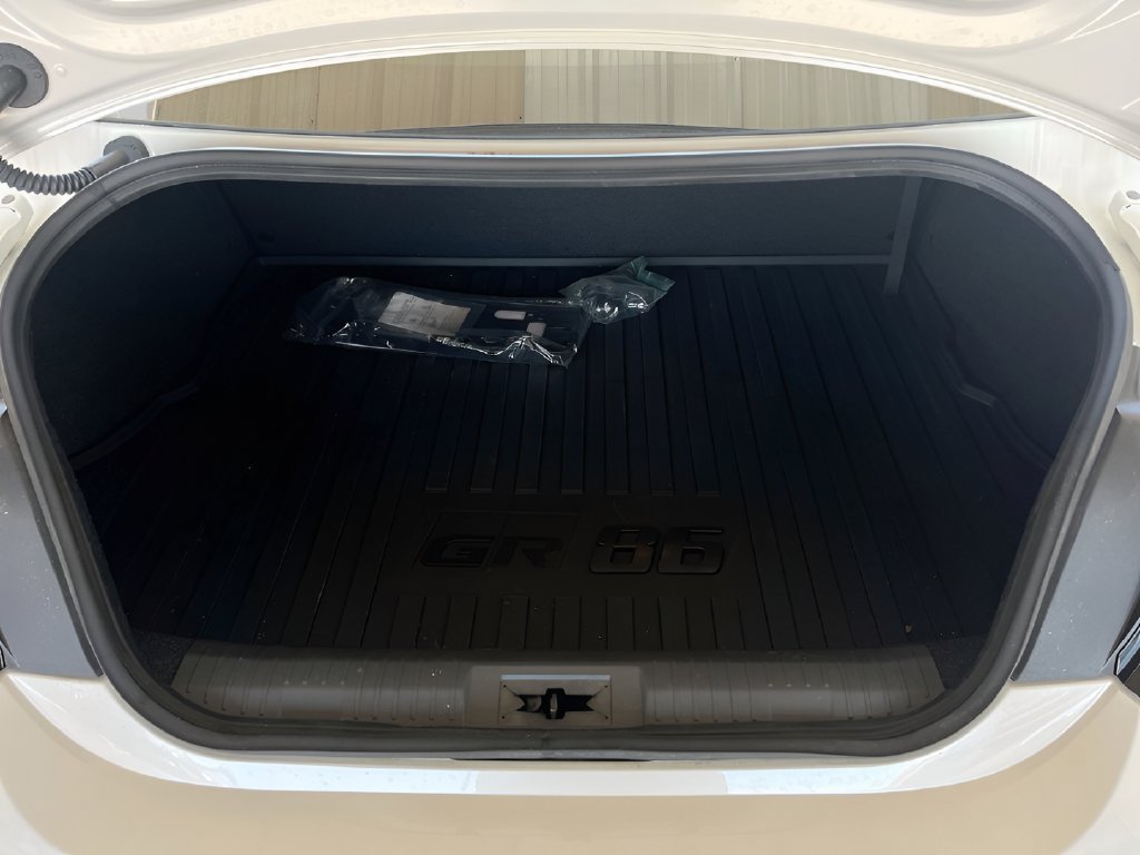 Used 2026 Toyota GR86 Premium w/ ALL Weather Mat Package (TMS) RWD image 24
