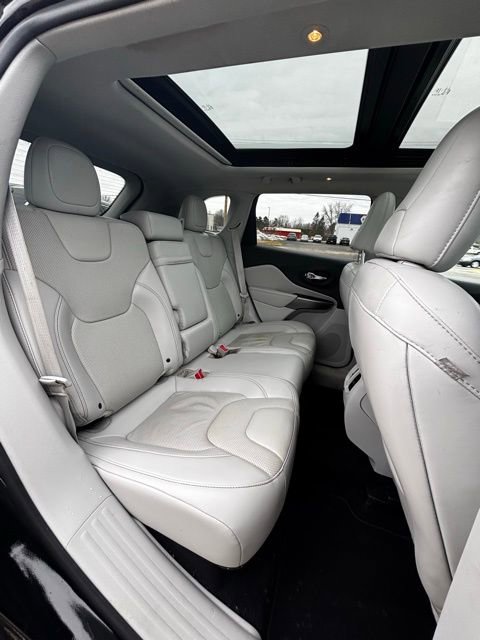 Used 2019 Jeep Cherokee Latitude Plus w/ Cold Weather Group image 16