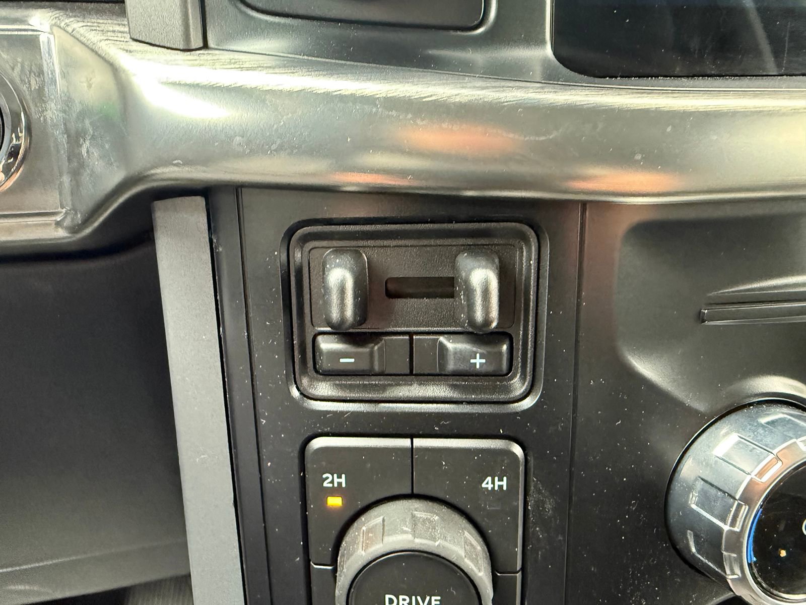 Used 2023 Ford F150 Lariat w/ Trailer Tow Package image 32