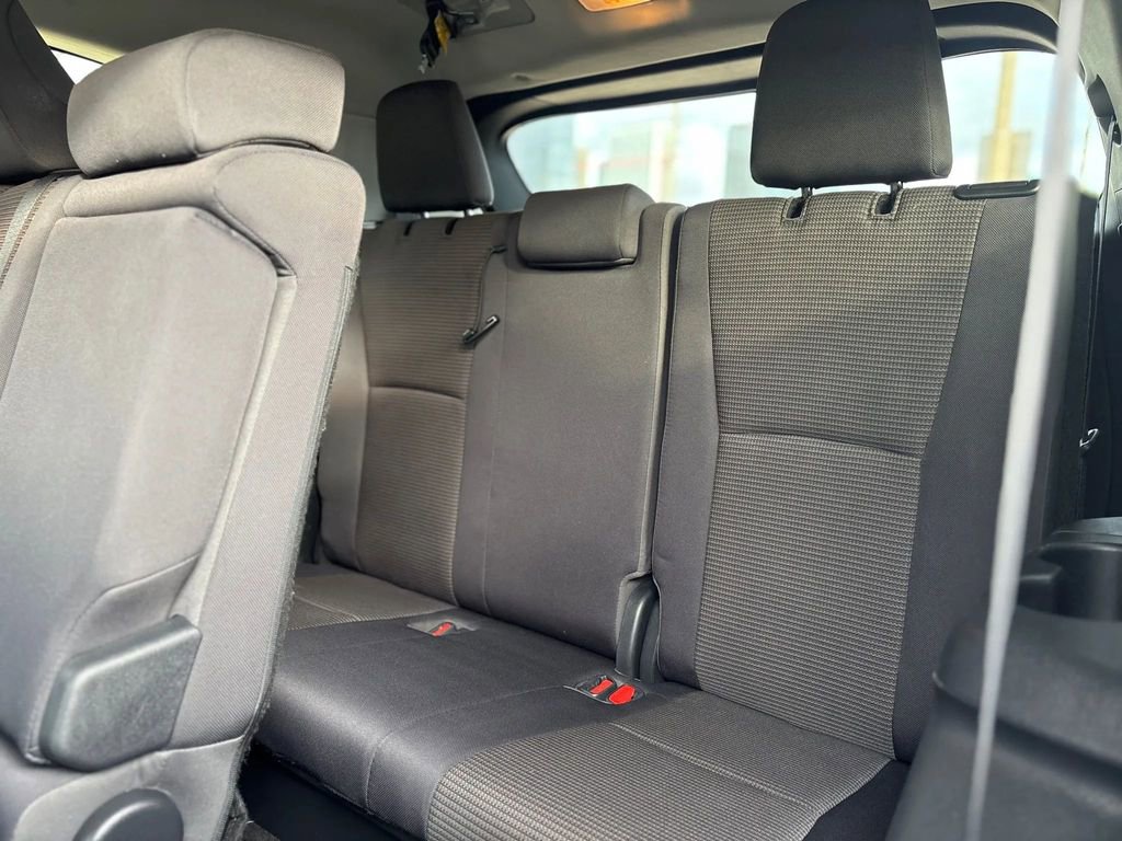 Used 2023 Toyota Highlander L image 12