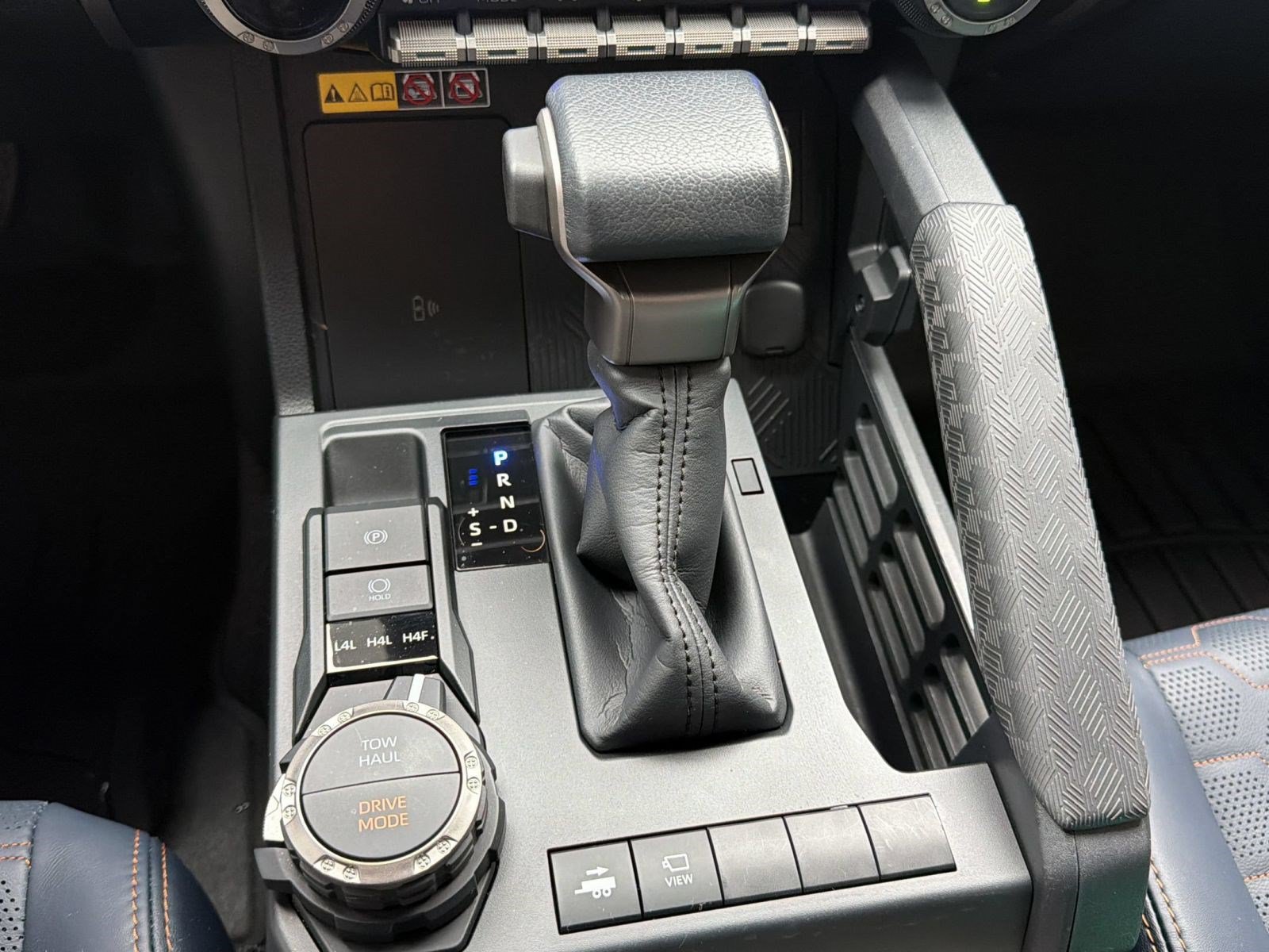 Used 2025 Toyota 4Runner Platinum AWD/4WD image 18