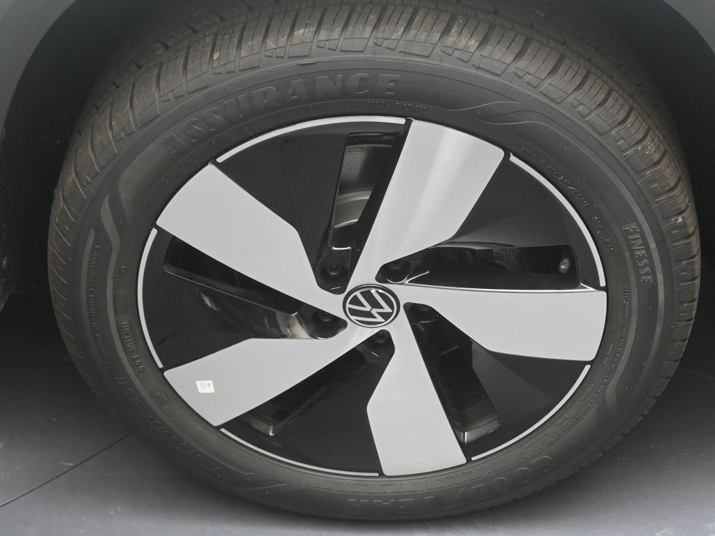 New 2025 Volkswagen Taos S image 9