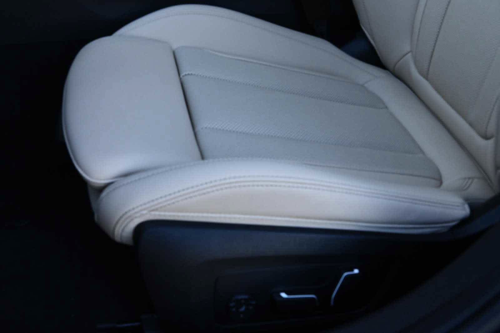Used 2026 BMW 330i Sedan w/ M Sport Package RWD image 12