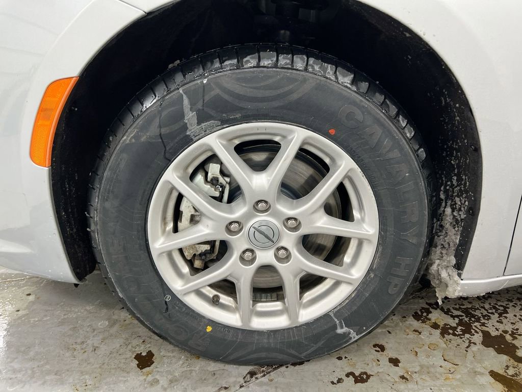 Used 2024 Chrysler Pacifica Touring-L image 26