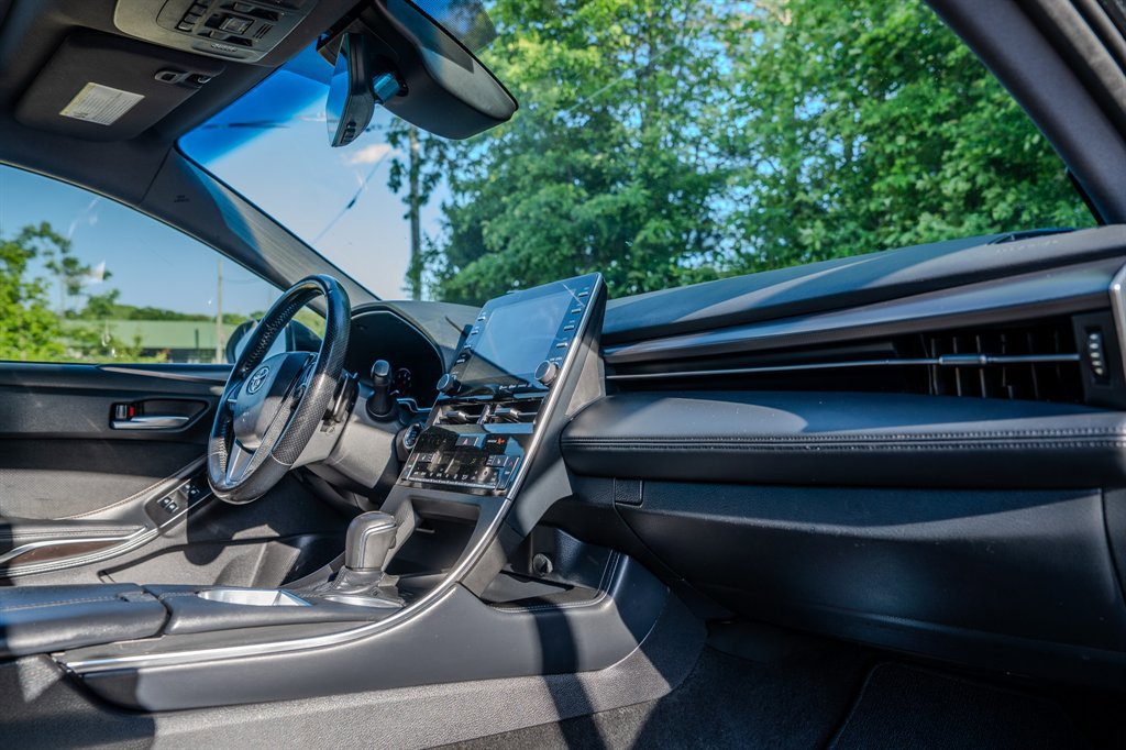 Used 2019 Toyota Avalon XSE FWD image 32