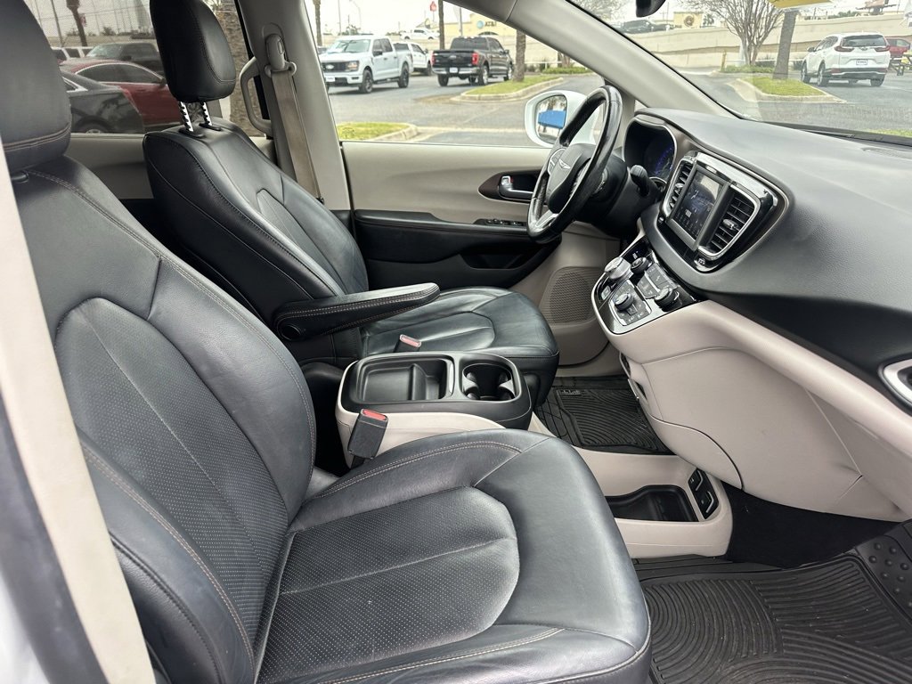 Used 2019 Chrysler Pacifica Touring-L image 21