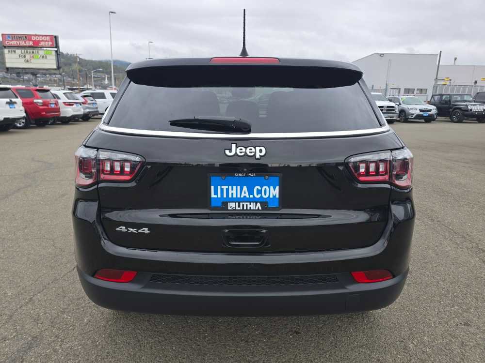Used 2023 Jeep Compass Sport image 4