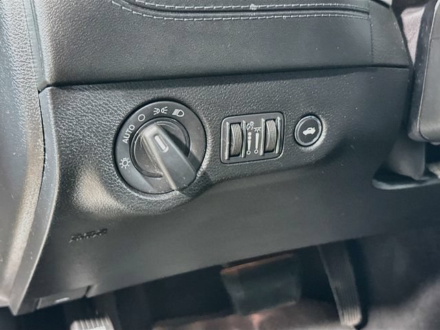 Used 2022 Dodge Charger SXT w/ Plus Group RWD image 23