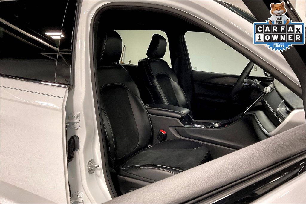 Used 2025 Jeep Grand Cherokee L Altitude RWD image 9