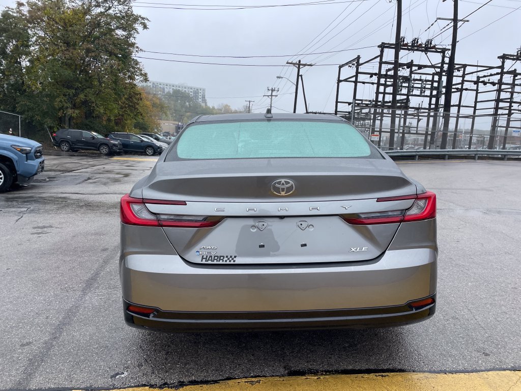 Used 2025 Toyota Camry XLE AWD/4WD image 4