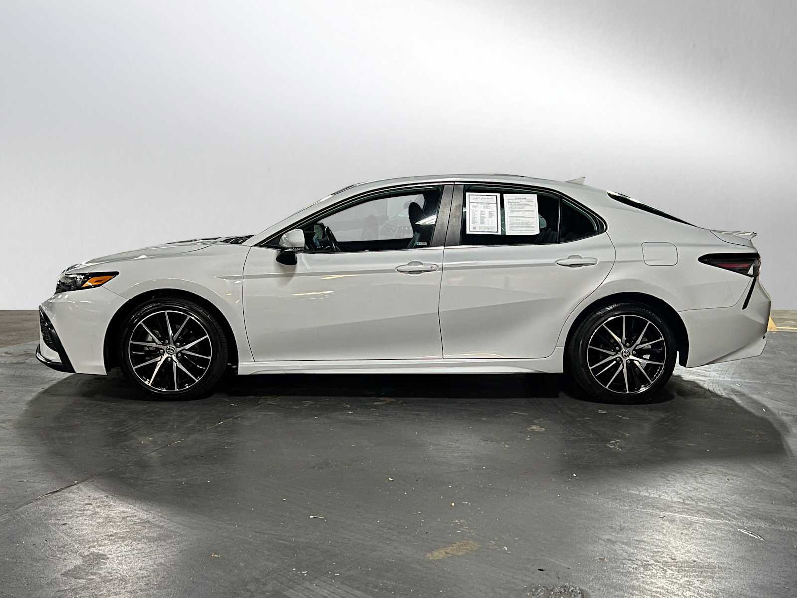 Used 2023 Toyota Camry SE w/ Cold Weather Package image 6