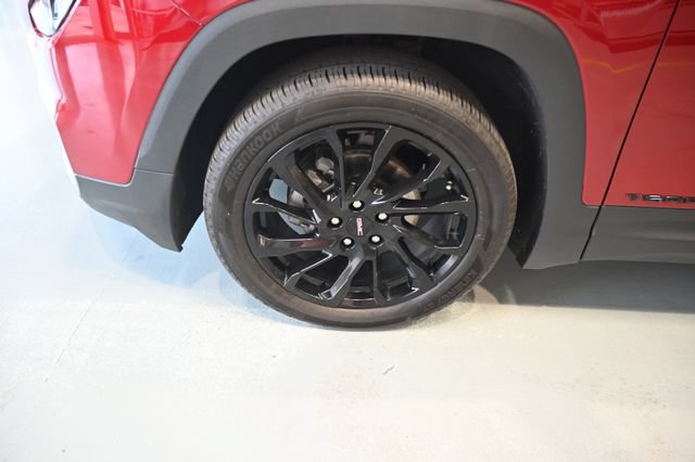 Used 2024 GMC Terrain SLE w/ Driver Convenience Package FWD image 26