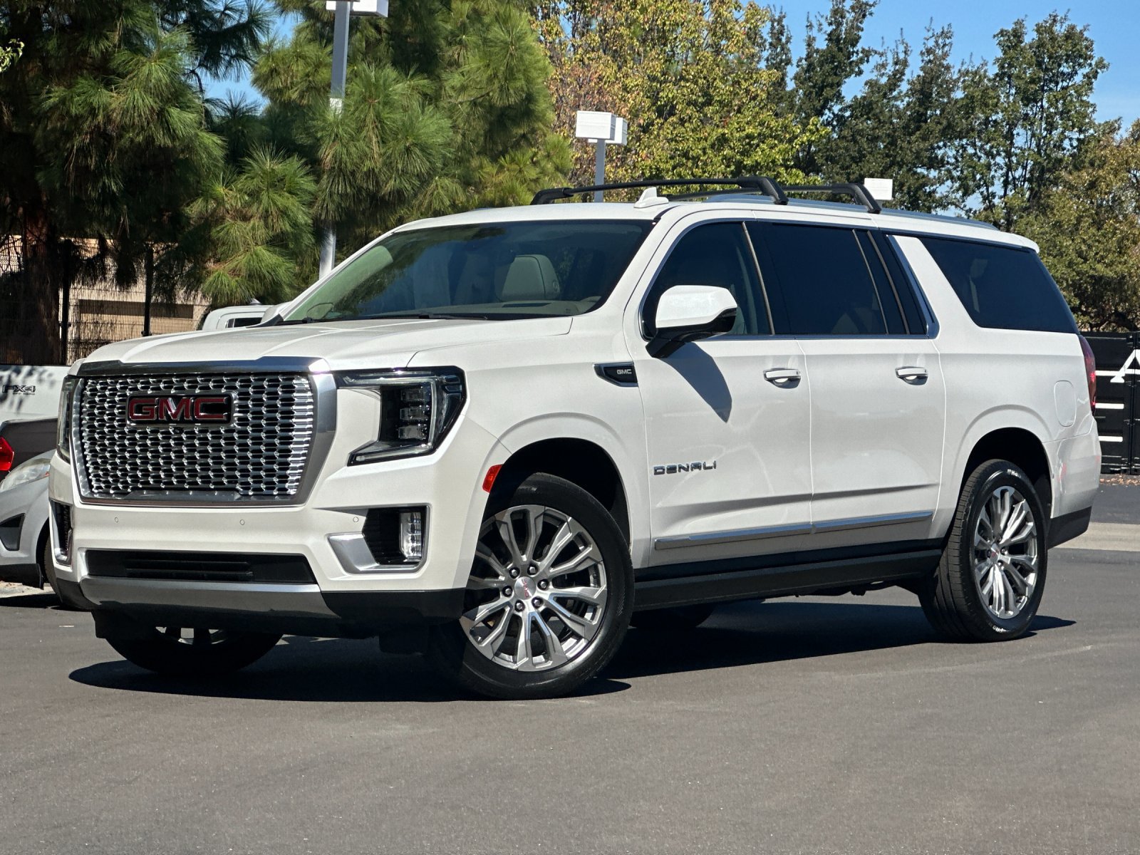 Used 2021 GMC Yukon XL Denali w/ Denali Premium Package AWD/4WD image 1