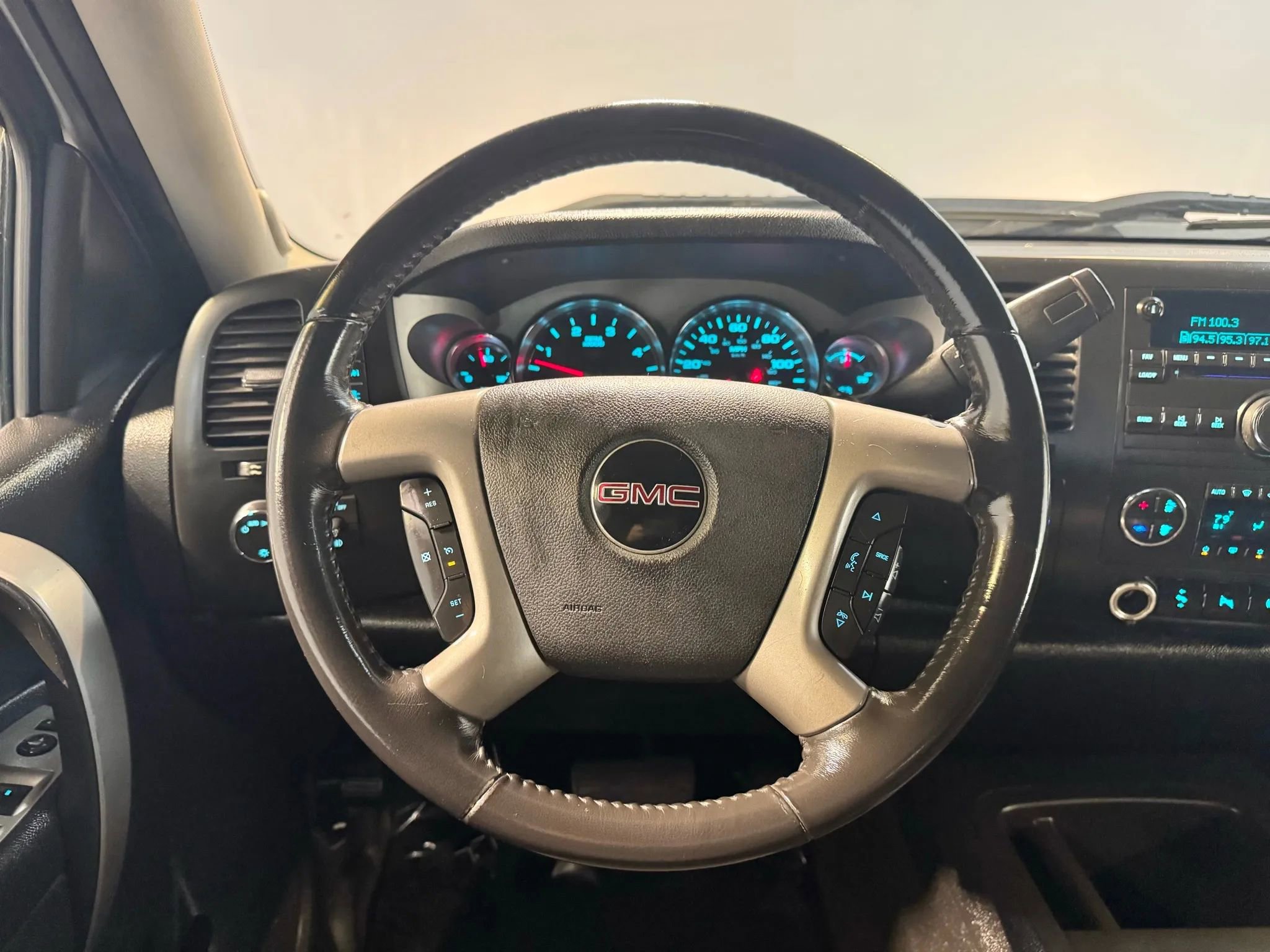 Used 2011 GMC Sierra 3500 SLE w/ SLE Preferred Package AWD/4WD image 13