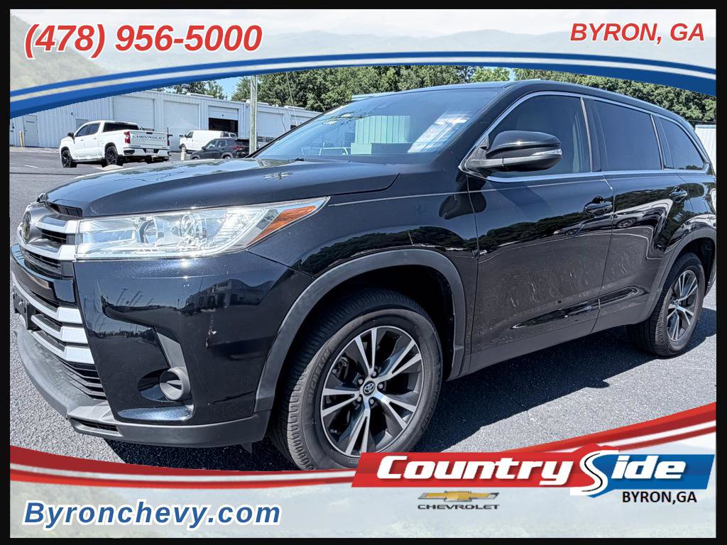 Used 2019 Toyota Highlander LE FWD image 1