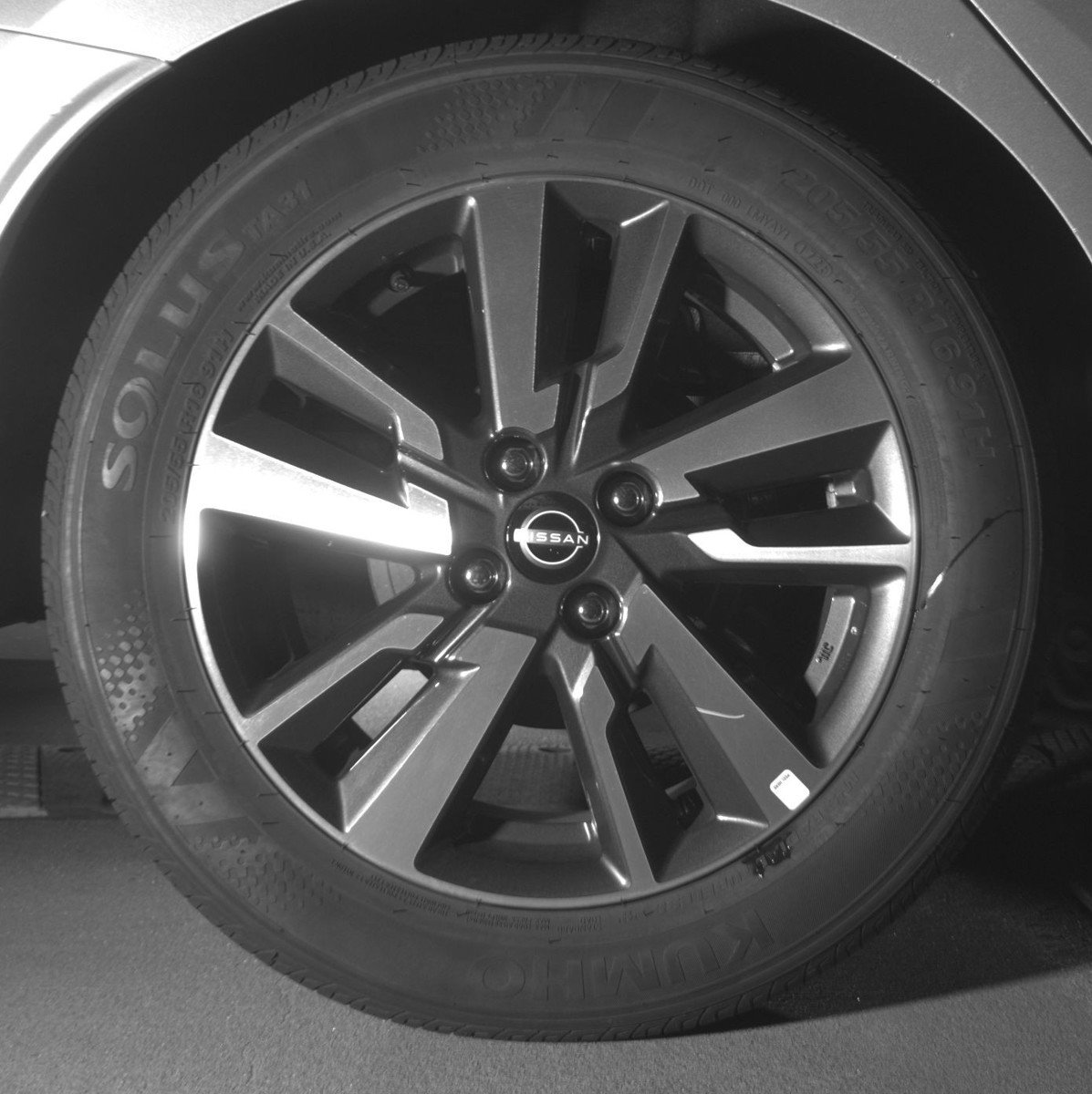 Used 2025 Nissan Versa SV FWD image 15