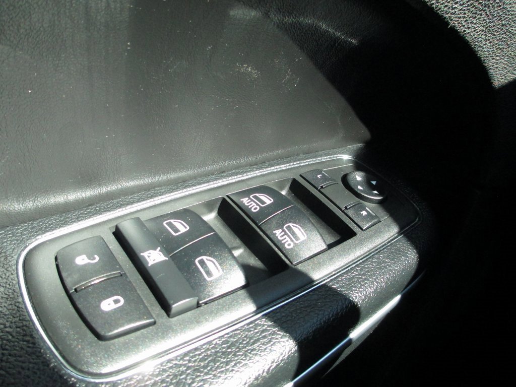 Used 2018 Chrysler 300 Limited w/ Safetytec Plus Group image 22