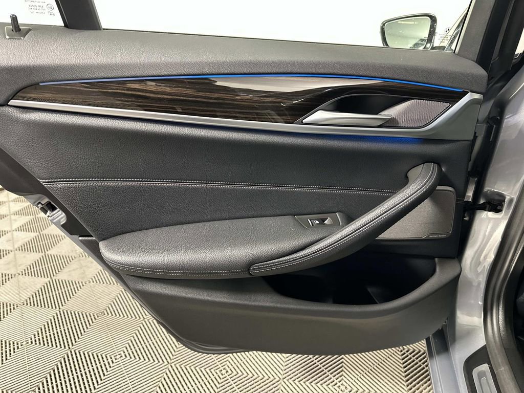 Used 2023 BMW 530e xDrive w/ Premium Package image 31