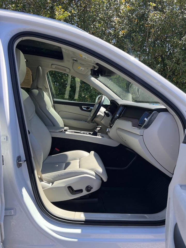 Used 2019 Volvo XC60 T5 Inscription w/ Protection Package Premier AWD/4WD image 18
