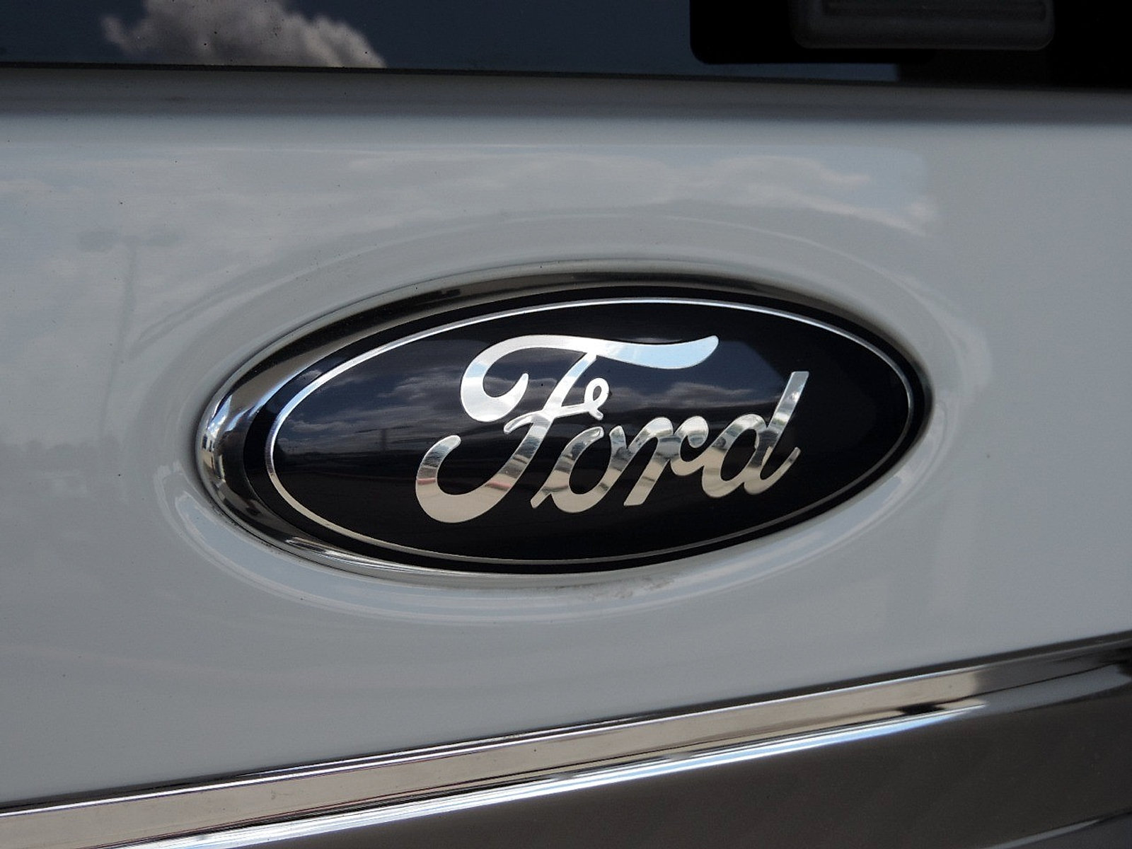 Used 2014 Ford Expedition XLT w/ Equipment Group 201A RWD image 12