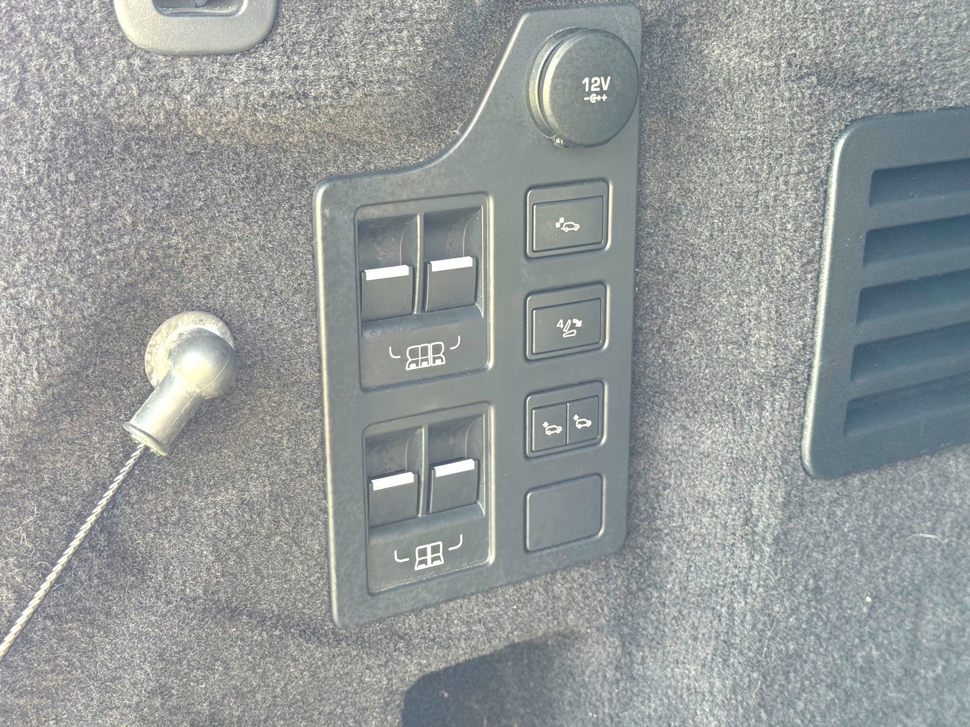 Used 2018 Land Rover Discovery HSE image 10