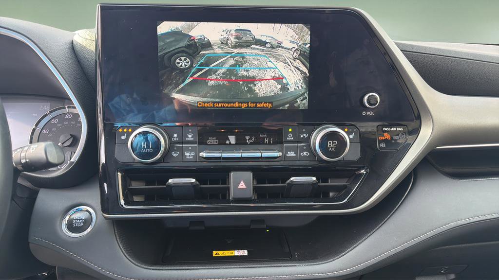 Used 2023 Toyota Highlander XLE image 28