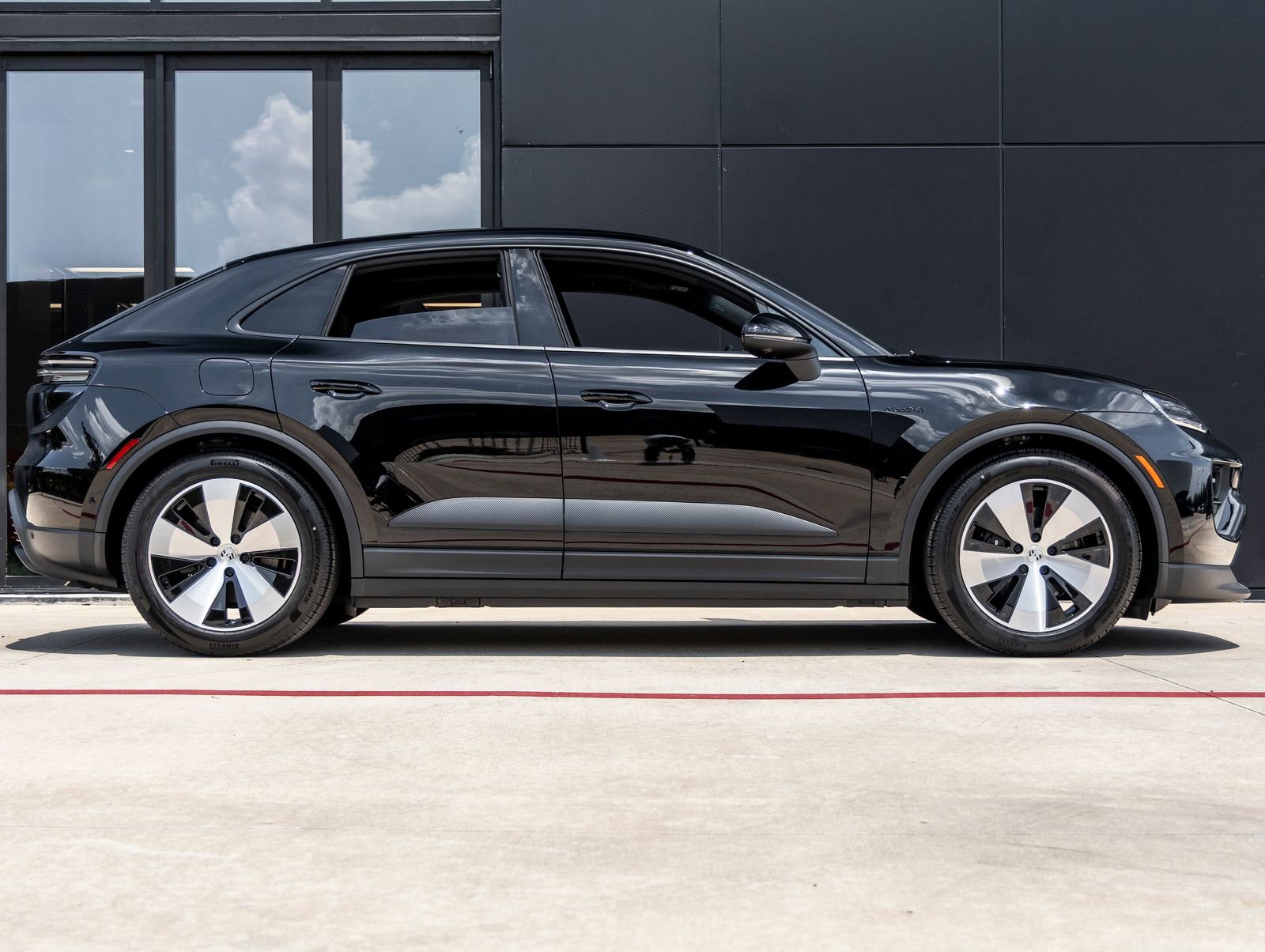 Certified 2025 Porsche Macan 4 Electric image 12