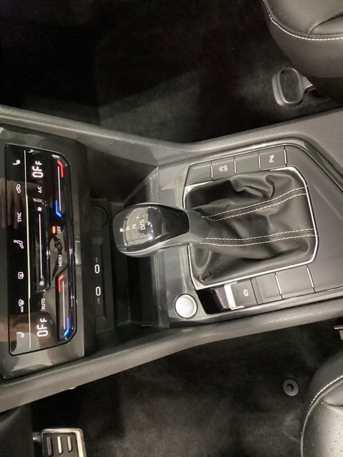 Certified 2023 Volkswagen Tiguan SE R-Line FWD image 27