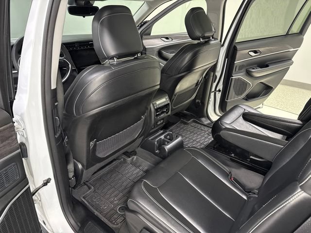 Used 2023 Jeep Grand Cherokee L Limited w/ Black Appearance Package AWD/4WD image 28