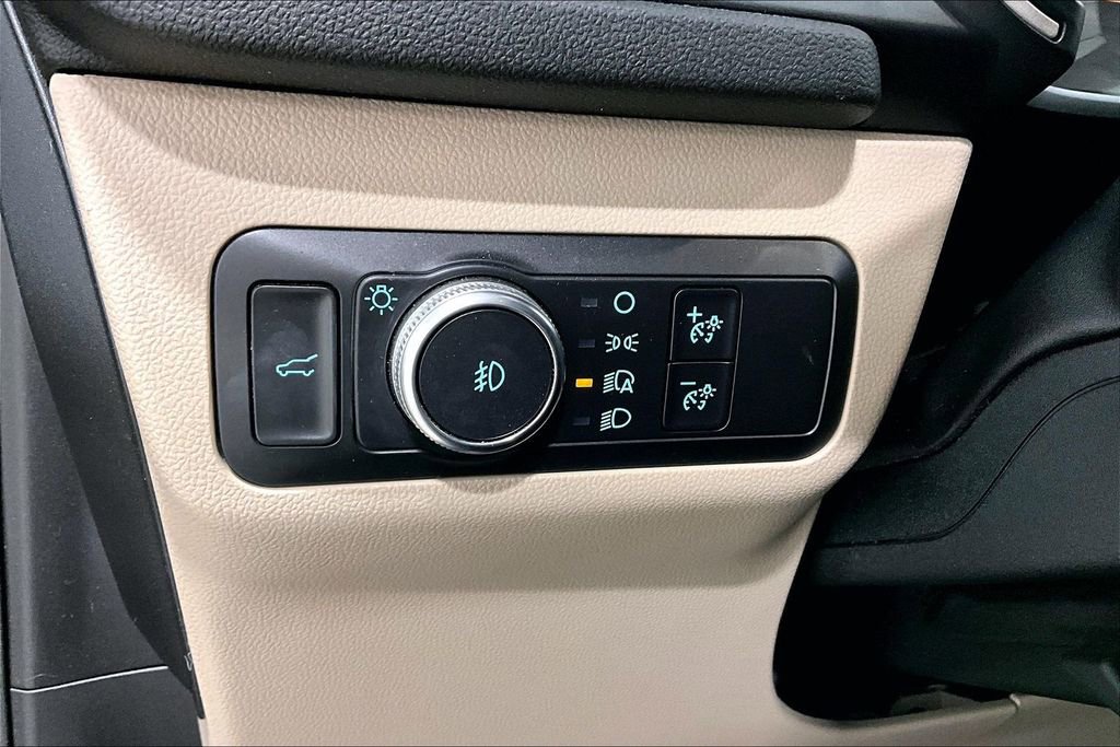 Used 2020 Ford Escape SEL image 16