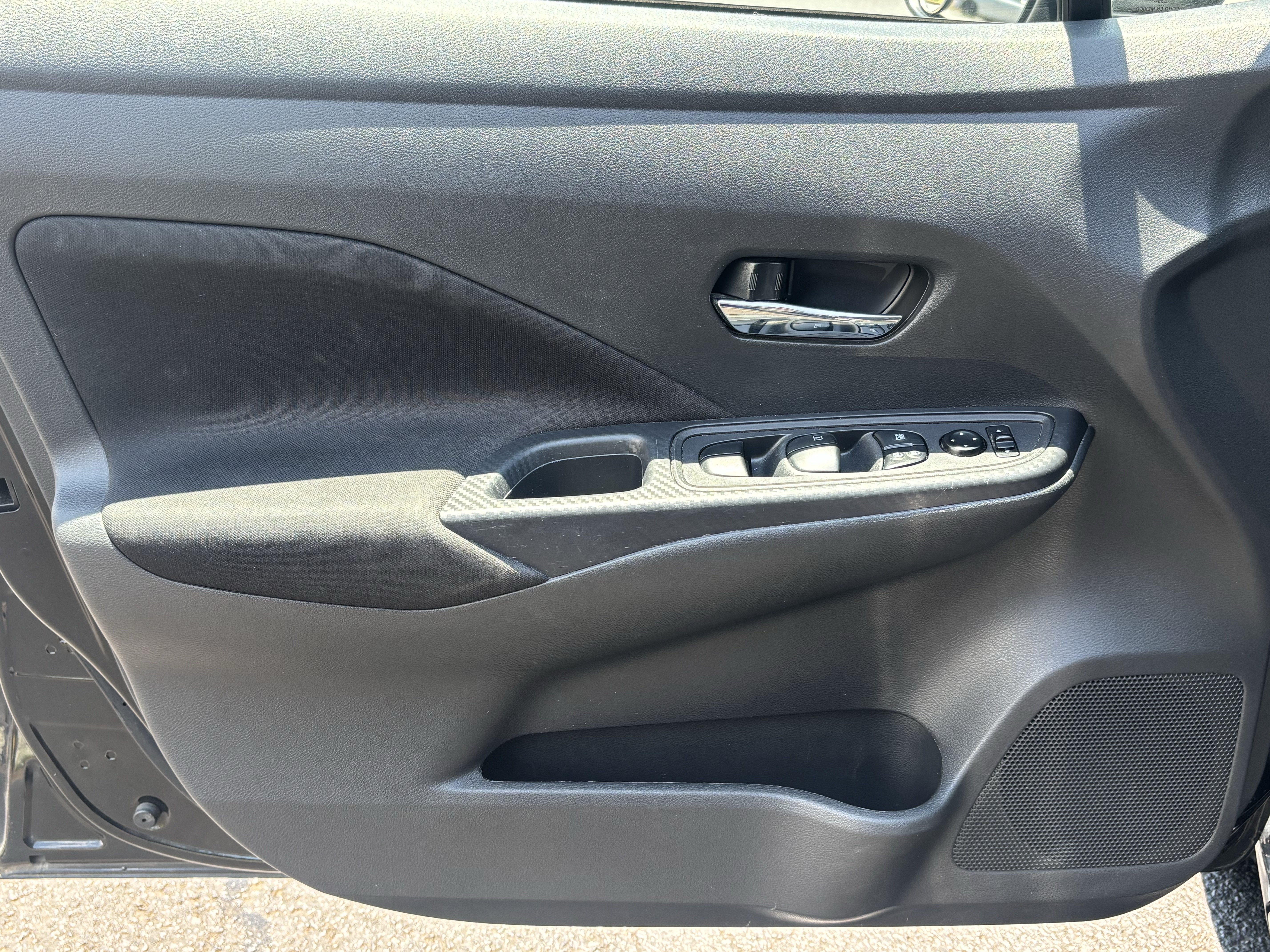 Used 2021 Nissan Versa SV FWD image 14