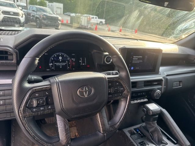 Used 2025 Toyota 4Runner SR5 AWD/4WD image 8