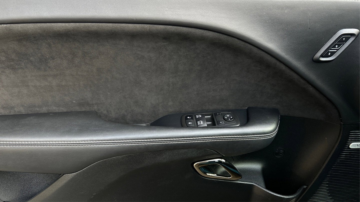 Used 2015 Dodge Challenger R/T RWD image 38
