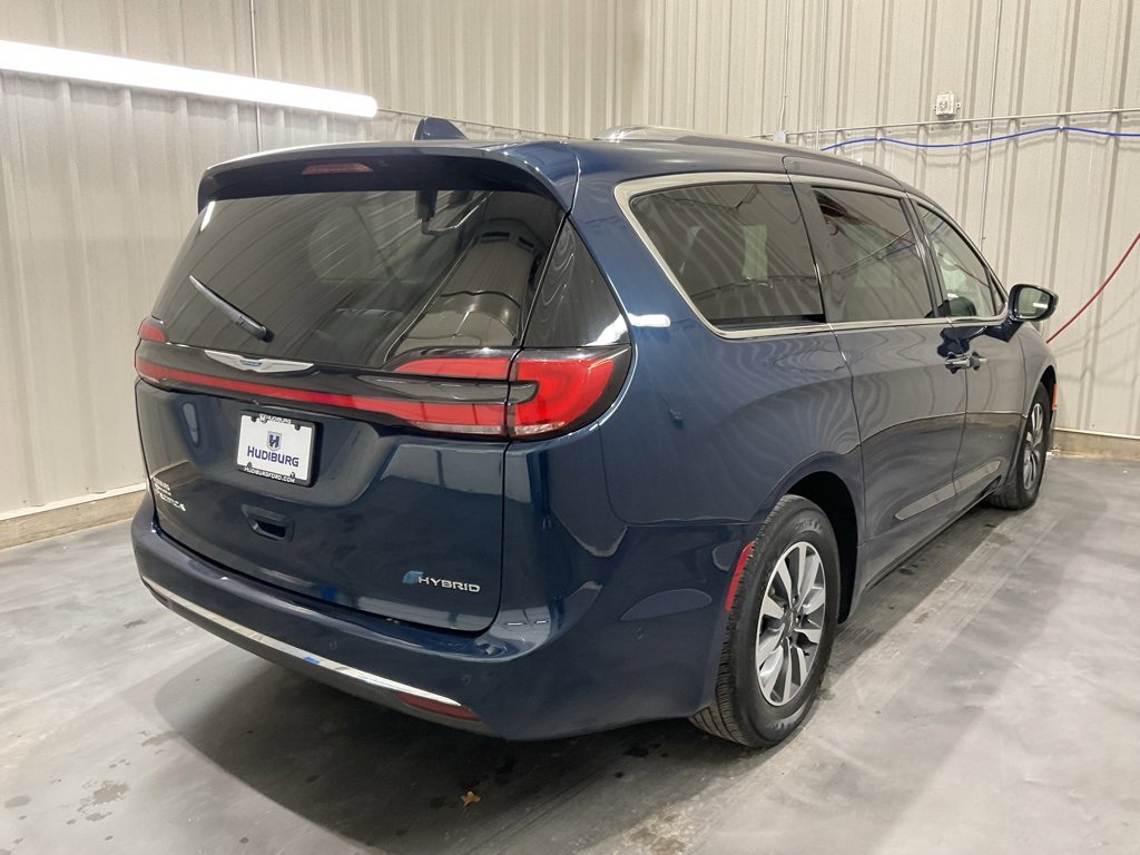 Used 2021 Chrysler Pacifica Touring-L image 24