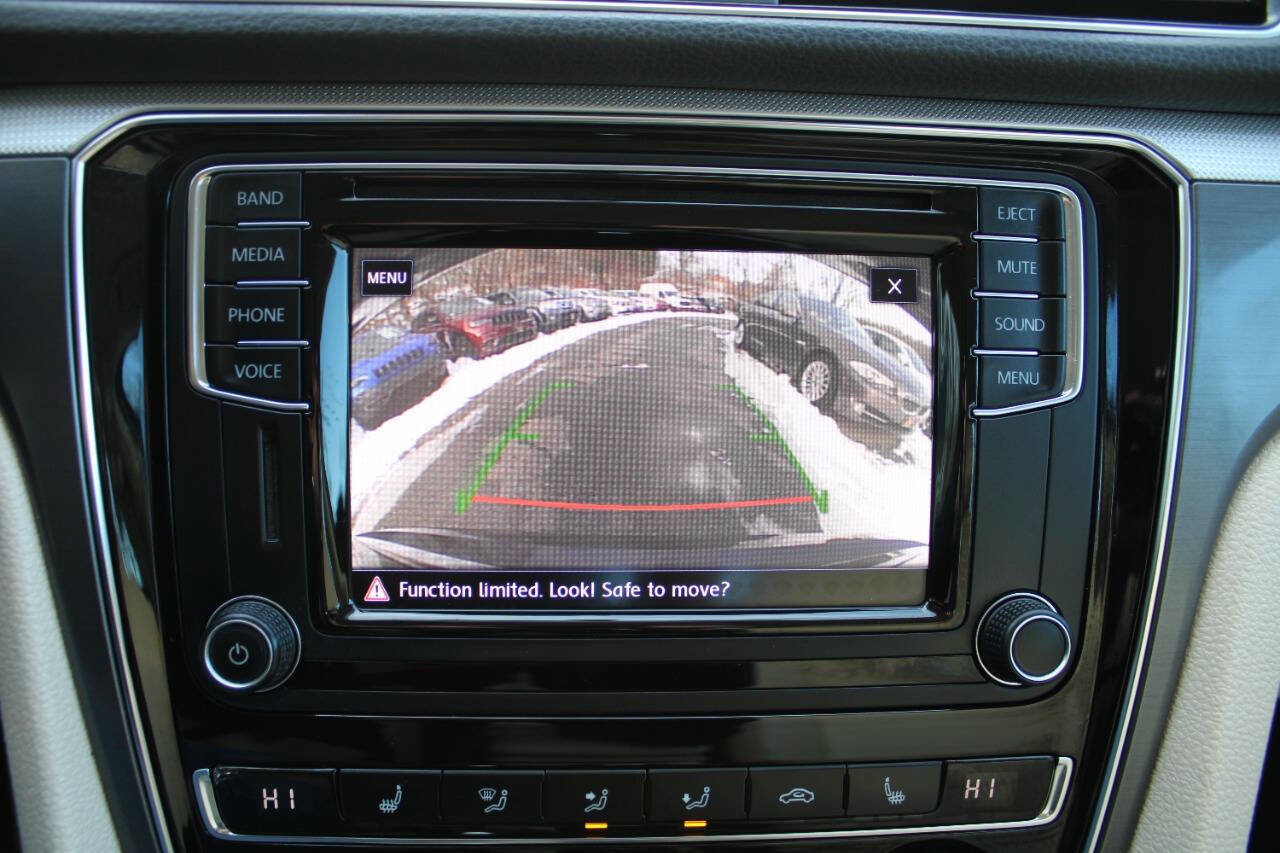 Used 2017 Volkswagen Passat 1.8T R-Line image 34