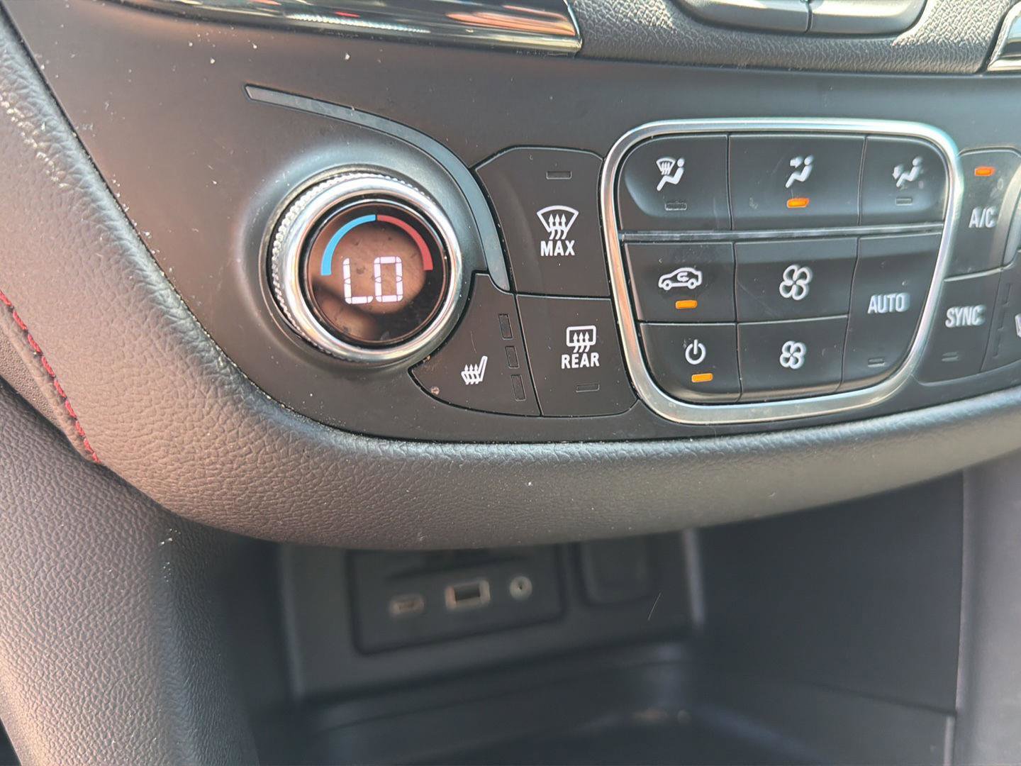 Used 2024 Chevrolet Equinox RS w/ RS Leather Package FWD image 26
