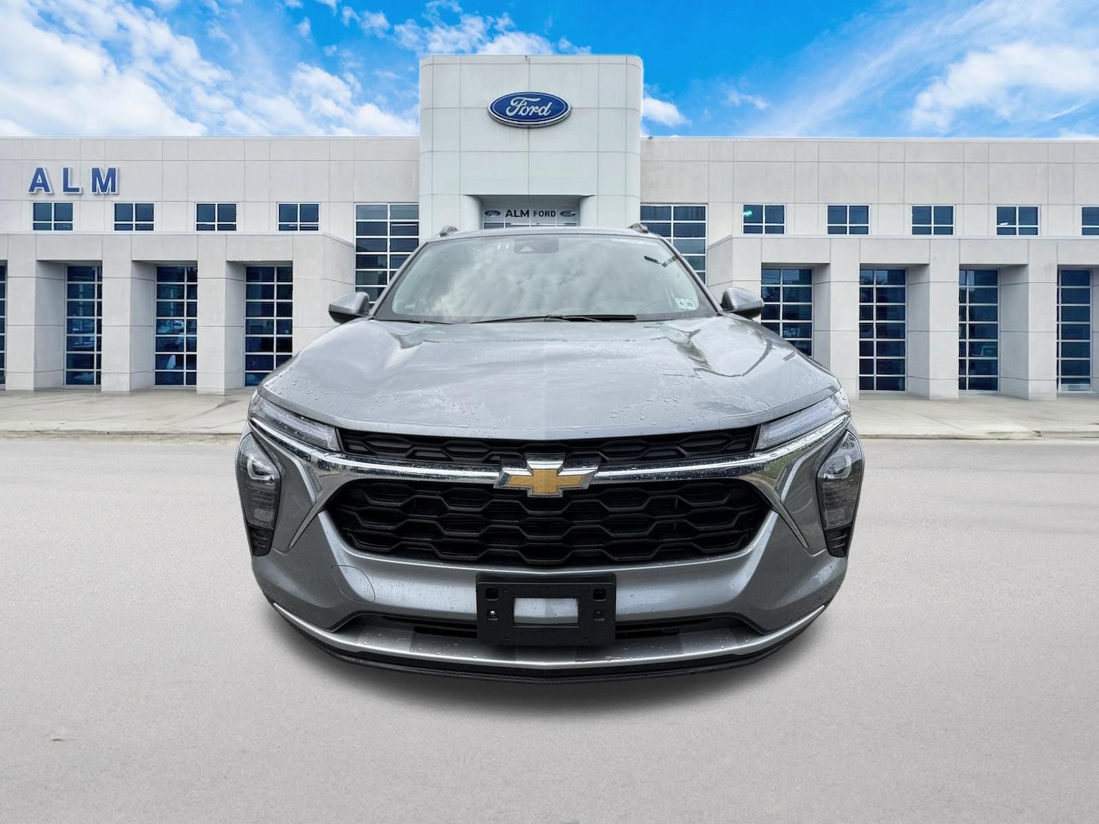 Used 2025 Chevrolet Trax LT w/ LT Convenience Package FWD image 2