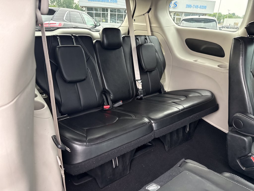 Used 2024 Chrysler Pacifica Touring-L FWD image 23