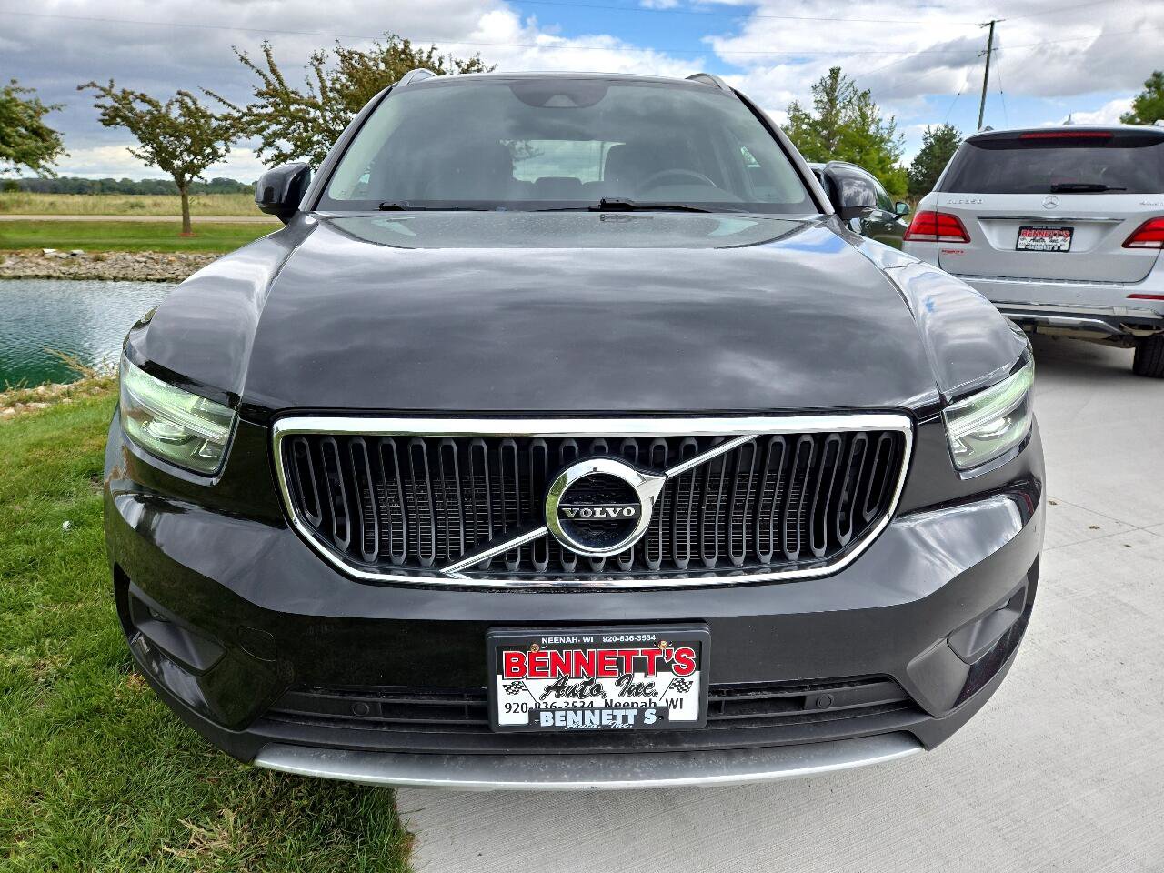 Used 2021 Volvo XC40 T4 Momentum image 7